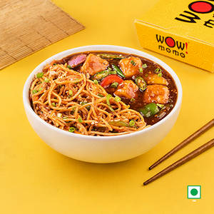 Hot Garlic Noodles with Chilli Paneer