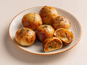 Butter Chicken Naan Buns