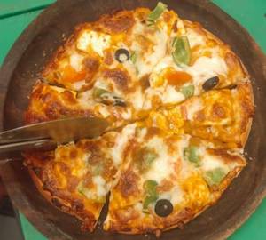 Corn cheese pizza
