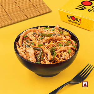 Chicken Noodles in Hot Garlic Sauce