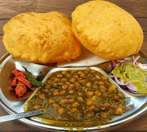 Chhola bhatura [2 pieces]
