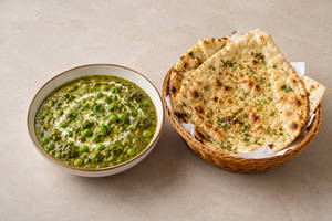 Methi Matar Malai And Garlic Naan Combo