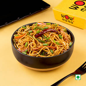 Veggie Noodles in Chilli Garlic Sauce