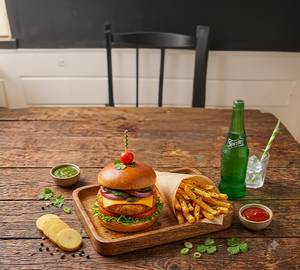 Burger with freis and drink