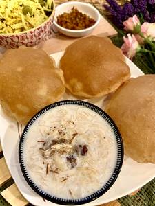 Kheer With Poori