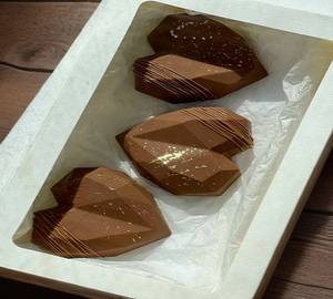 Hurt shape chocolate (3choclate combo)