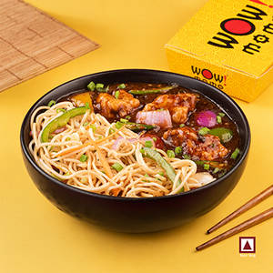 Veg Hakka Noodles with Chilli Chicken