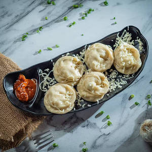 Butter Garlic Cheese & Corn Momos (5 Pc)