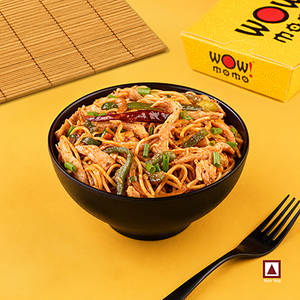 Chicken Noodles in Chilli Garlic Sauce