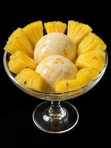Premium Ice Cream With Fresh Fruits (seasonal)