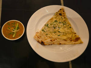 Paneer Naan With Butter Gravy