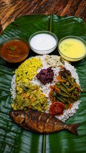 Veg Pothichoru With Fish Fry