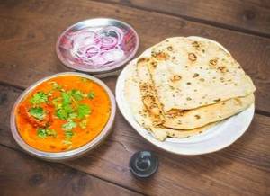 Butter chicken with 4 rumali roti