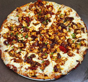 Bbq Veg & Cottage Cheese With Jalapeno Pizza