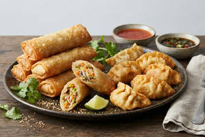 Spring Rolls With Fried Momos [8 Pieces]