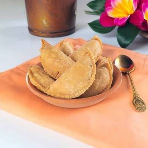 Karjikai/sweet Soomas/ Kajjikayalu (5 Pieces )