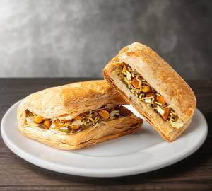 Sev paneer puff