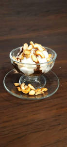Vanilla Ice Cream With Nuts