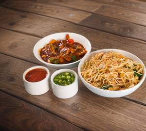 Mixed Noodles [500 mL] with Chilli Chicken [2 Pieces]