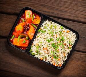 Veg Fried Rice [500 Ml ] With Chilli Paneer [2 Pieces]