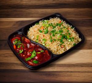 Veg Fried Rice [500 mL] With Chilli Chicken [2 Pieces]