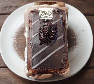 Chocolate mousse pastry [approx.90g to 100g]