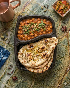 Chana Masala +1 Butter Nan
