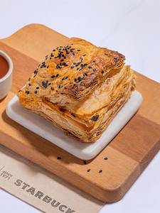 Bhuna Chicken Puff