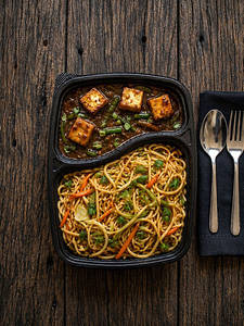 Half Veg Hakka Noodles With 4pcs Paneer Manchurian (4pcs)