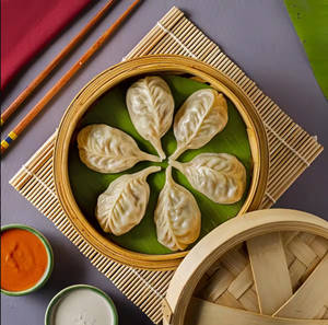 Steamed Chicken Momos (8 Pcs)