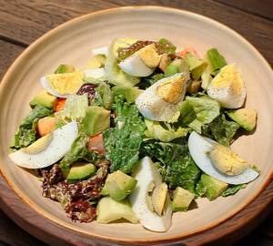 Salad Of Egg & Avocado With Mixed Green 