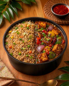 Veg Fried Rice With Paneer Hunan Gravy