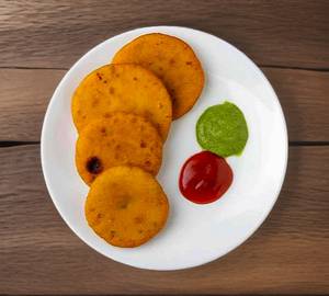 Chef Special Aloo Ki Kachori With Pickle ( 5 Pieces)