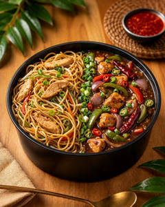 Chicken Hakka Noodles With Chicken Chilli Gravy