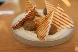 Falafel Hummus