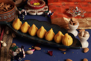 Mava Kesar Modak