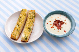 Cauliflower & Roasted Garlic Soup