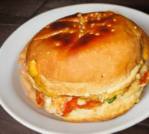Premium burger pizza
