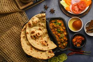Chana Masala + Tandoori Roti (2pcs) + Gulab Jamun (2 Pcs)