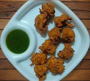 Onion pakoda [10]