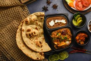 Paneer Do Pyaza + Dal Makhani + Tandoori Roti (2pcs) + Salad + Pickle