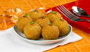 Besan Dry Fruit Laddu