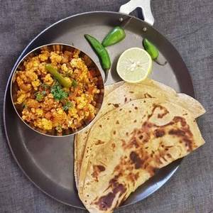 Paneer Bhurji 300 Ml + 4 Triangle Paratha 