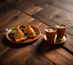 Ginger cardamom tea + samosa