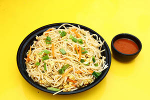 Egg Hakka Noodles