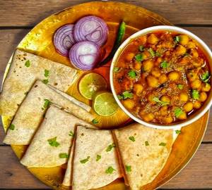 4 Roti With Chana Masala