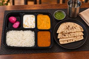 Dal Makhni, Matar Paneer, Tawa Roti (4), Rice, Salad & Raita thalis