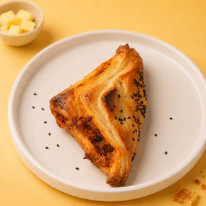 Herb Chicken Puff
