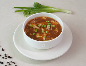 Hot & Sour Chicken Soup With Steamed Veg Momos