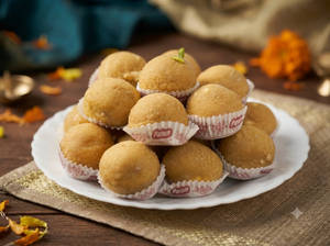 Besan Ladoo ( Desi Ghee)